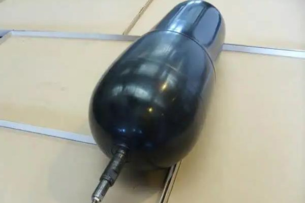 蓄能器里面的液壓油有哪些污染與危害？ 圖1